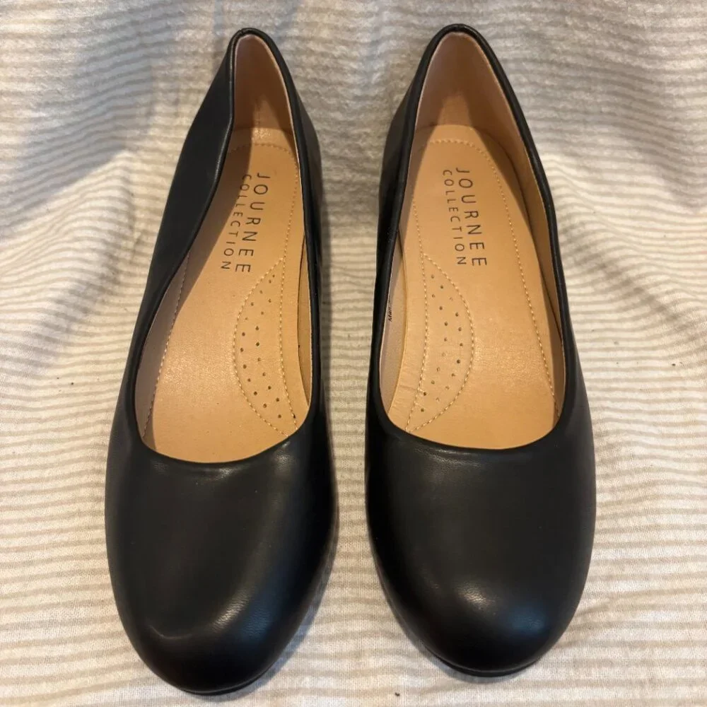 NWOT! Journee Collection Heels - Picture 2 of 5